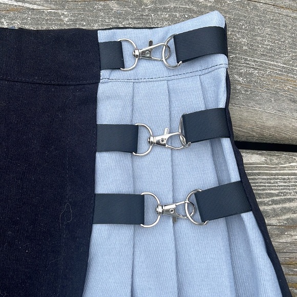 Romwe Black & Gray Pleated Mini Skirt - Picture 2 of 7